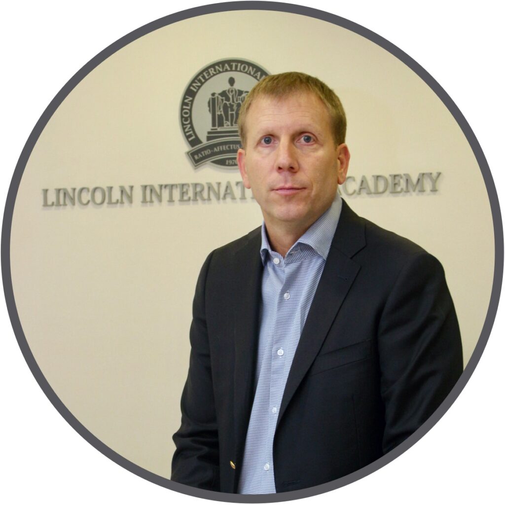 JOHN SEAQUIST LINCOLN INTERNATIONAL ACADEMY Cerrando Brechas